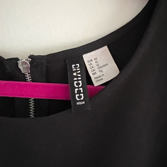 NWOT Mini dress Divided H&M with open crisscross detailed on the waist. Size 12 - Picture 4 of 4